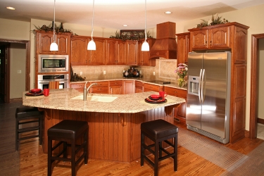 traditional kitchen with tile backsplash